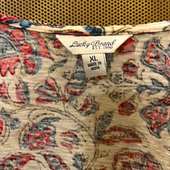 Like new - 3/4 sleeve, V-neck top by Lucky Brand Size XL - Picture 4 of 4